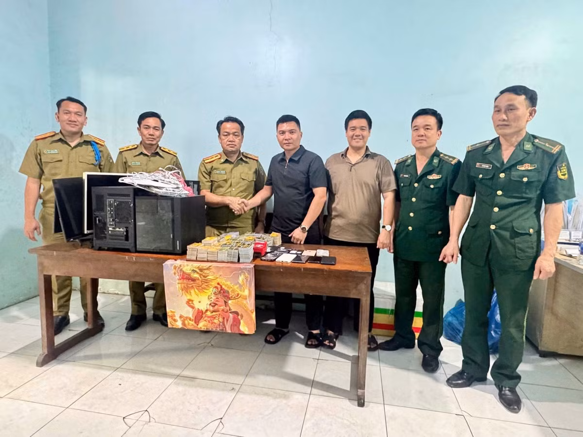 co-quan-csdt-cong-an-tinh-phu-tho-phoi-hop-voi-cong-an-tinh-kham-muon-lao-de-xac-minh-hoat-dong-cua-cac-doi-tuong-tai-lao.jpg