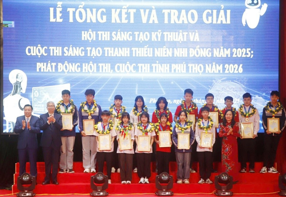 phu-tho-trao-74-giai-sang-tao-ky-thuat-va-50-giai-sang-tao-tre.jpg