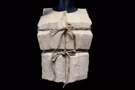 Áo phao của hành khách sống sót vụ Titanic được bán giá gần 1 triệu USD