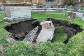 Hầm bí ẩn lộ diện sau sự cố sập mộ cổ thế kỷ 18