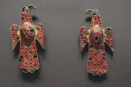 Ghim cài áo hình đại bàng 1.500 tuổi hé lộ chủ nhân quyền lực