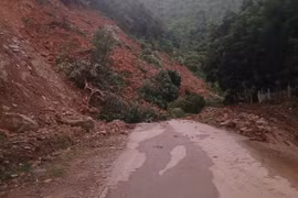  Sạt lở gây tắc đường trên Quốc lộ 279D từ Sơn La đi Lai Châu