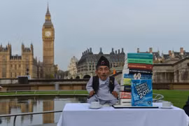 Cuộc đời đặc biệt của người thấp nhất thế giới