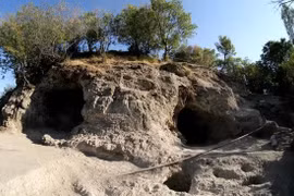 Sửng sốt 'hang động linh thiêng' trong ngôi đền 2.700 năm tuổi