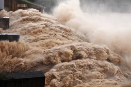 Thủy điện Sông Ba Hạ giảm xả lũ: Cảnh báo ngập lụt ở Phú Yên