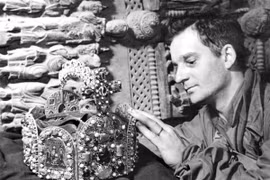 Vương miện đăng quang của Hoàng đế La Mã được tìm thấy thế nào?