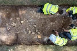 Khai quật mộ tập thể ở Anh, phát hiện bí mật rợn người