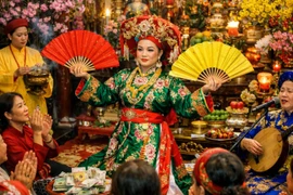 Nghi lễ hầu đồng ngày xuân ở Việt Nam có gì đặc biệt?