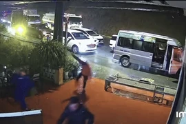 Chạy tán loạn khi đất đá đổ ập xuống đèo Ô Quy Hồ