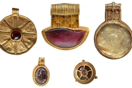 Dò kim loại, đụng trúng kho báu thời Anglo-Saxon quý giá