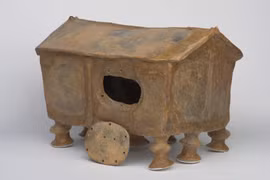 Bình đựng tro cốt 2.600 năm hình ngôi nhà khiến giới khoa học sửng sốt