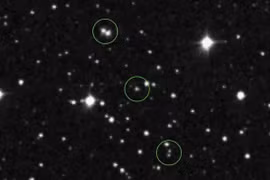 Bộ ảnh cũ hơn 70 tuổi hé lộ manh mối về UFO