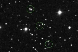 Bộ ảnh cũ hơn 70 tuổi hé lộ manh mối về UFO