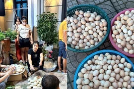 Người dân nấu cơm, chạy xe xuyên đêm cứu trợ vùng ngập Thái Nguyên