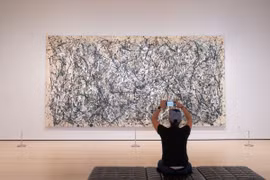 Bí ẩn màu xanh lạ trong tranh Jackson Pollock được giải mã