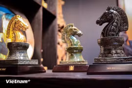 'Viên mãn đại thành'- Bộ sưu tập tượng linh vật ngựa hút khách dịp Tết 2026