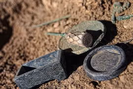 Khai quật mộ cổ thiếu nữ 3.000 tuổi, chuyên gia choáng ngợp kho báu khủng