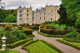 Chuyện "rợn tóc gáy" ở lâu đài cổ nước Anh