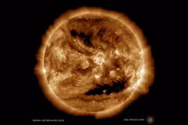 Chụp được ảnh 'nụ cười ma quái' của Mặt trời giống bí ngô dịp Halloween