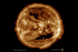 Chụp được ảnh 'nụ cười ma quái' của Mặt trời giống bí ngô dịp Halloween