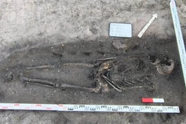 24 hài cốt Trung cổ chôn cùng vũ khí gây sửng sốt