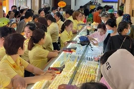 Xử lý thế nào khi khách hàng lỡ mua vàng SJC “lậu”?