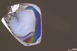 Hai viên kim cương lạ ở Nam Phi hé lộ điều chưa từng biết