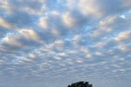 Mây gợn sóng kỳ lạ liên tục xuất hiện ở Hà Nội