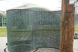 Giải mã bí ẩn cuối cùng trên bức tường của CIA sau 35 năm