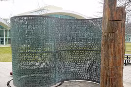 Giải mã bí ẩn cuối cùng trên bức tường của CIA sau 35 năm