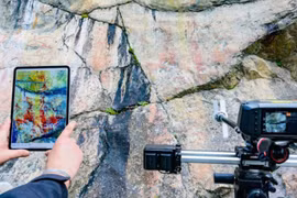 Máy ảnh siêu quang phổ phát hiện tranh thời tiền sử tuyệt mật ở Phần Lan