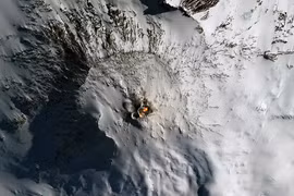 Tò mò núi lửa đang hoạt động ở Nam Cực phun bụi vàng mỗi ngày