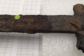 Dòng chữ bí ẩn trên thanh kiếm quý tộc thời Phục Hưng