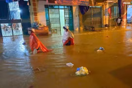 Lũ lớn trên sông suối tại Lào Cai, nhiều thủy điện xả lũ