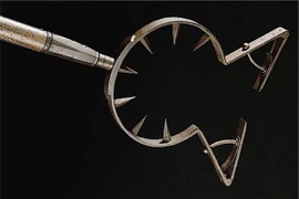 3 vũ khí Trung cổ kỳ dị khiến đối phương khiếp sợ tột độ