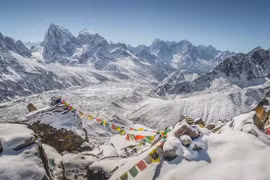 Phát hiện cấu trúc kỳ lạ đang nâng dãy Himalaya lên cao