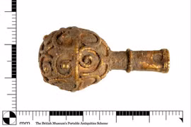 Sinh viên khảo cổ tìm thấy báu vật vàng giá trị thời Trung cổ