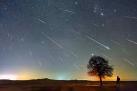 Sau 3 siêu trăng huyền diệu, bầu trời 2025 còn tặng gì cho nhân loại?