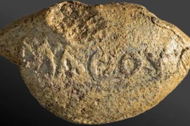 Giải mã vũ khí 2.100 tuổi có khắc chữ Hy Lạp