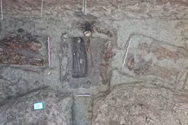 Xây dựng bệnh viện, phát hiện cầu thang dẫn tới hầm mộ La Mã