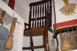 Chiếc ghế "bị nguyền rủa"... ai ngồi lên đều đen chí mạng