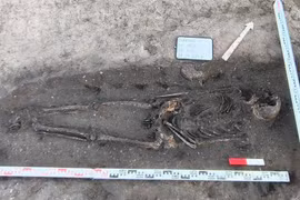 Khai quật mộ cổ 1.000 tuổi ở Ba Lan, lộ bí ẩn khó ngờ