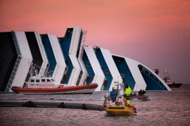 Giải mã vụ lật tàu du lịch hạng sang gần bờ biển Italy