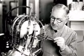 Những phát minh "độc, lạ" giúp con người làm đẹp thời xưa