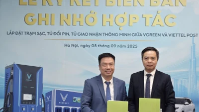 V-Green và Viettel Post hợp tác triển khai hạ tầng trạm sạc, tủ đổi pin 