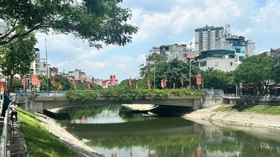 Hà Nội lùi bàn về dự án công viên hai bên sông Tô Lịch