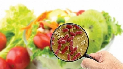 Cách sơ cứu ngộ độc thực phẩm khi du lịch