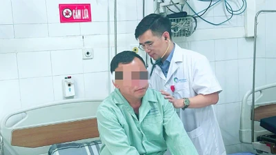 Đau ngực, khó thở do tắc mạch vành cấp nguy kịch 99%