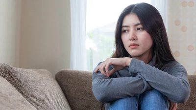 Đến nhà đánh ghen, vợ chết lặng khi thấy tình trạng "tiểu tam"
