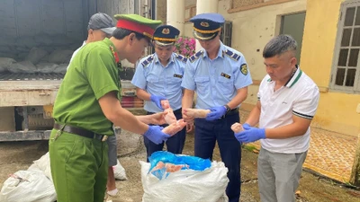 Lạng Sơn phát hiện 1 tấn móng giò lợn không rõ nguồn gốc